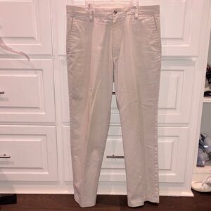 Dockers Men's Light Khaki Chinos